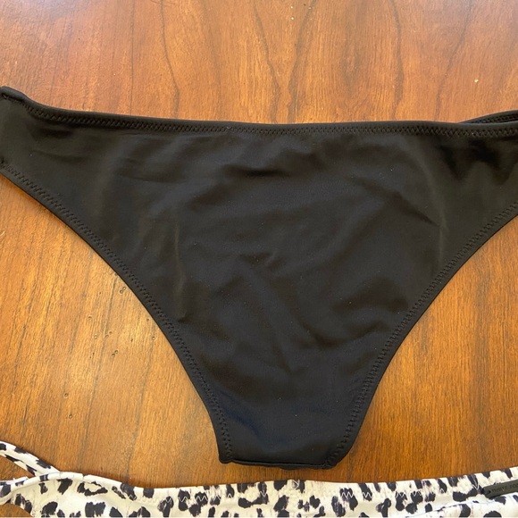 White Fox Swim and Shade & Shore Bikini Bottoms Bundle Small and XS - Picture 7 of 12